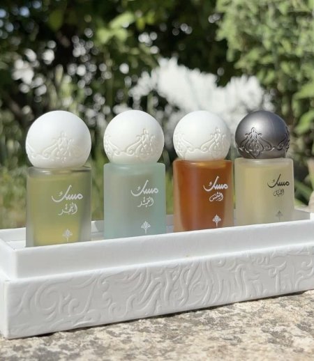 مجموعة زيوت عطرية مُركزة من ابراق الشمس القمر الليل الفجر